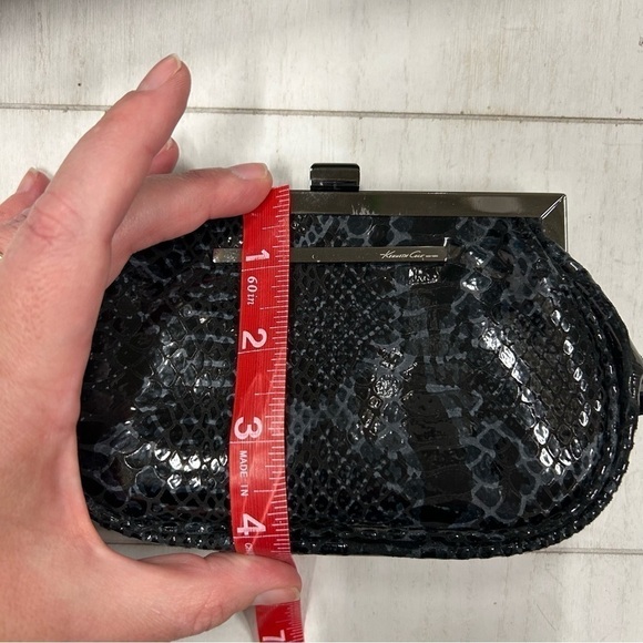 Kenneth Cole Genuine Leather Framed Crossbody Black Python EUC Drop-nChain Strap - Picture 11 of 11